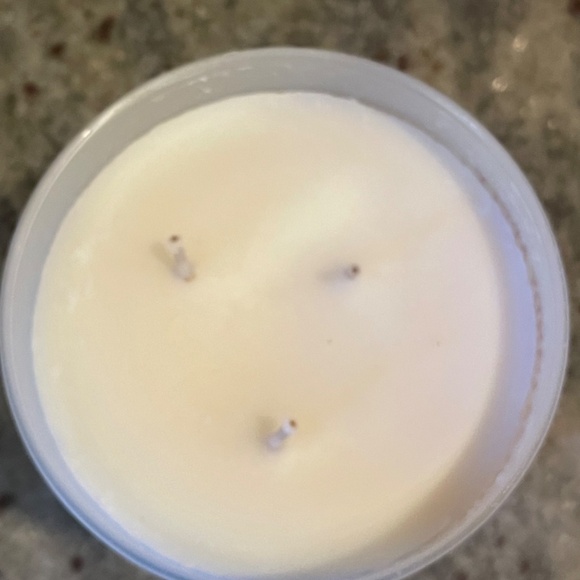 Bath & Body Works 3-Wick Candle + 2  Hand Soaps Set-Golden Berry Mistletoe -NEW - Picture 4 of 4